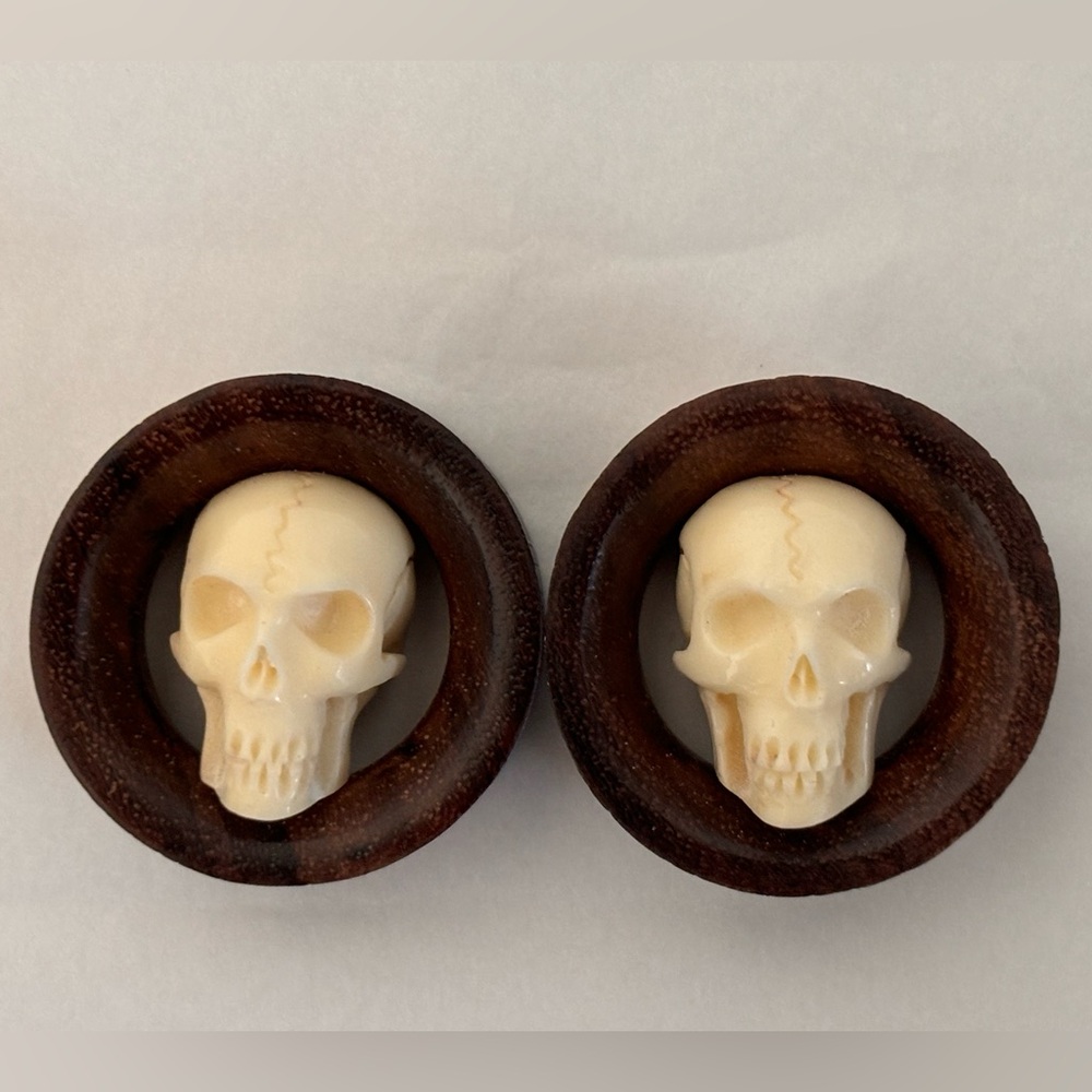 Carved Skull Inside Wooden Tunnel Gauge